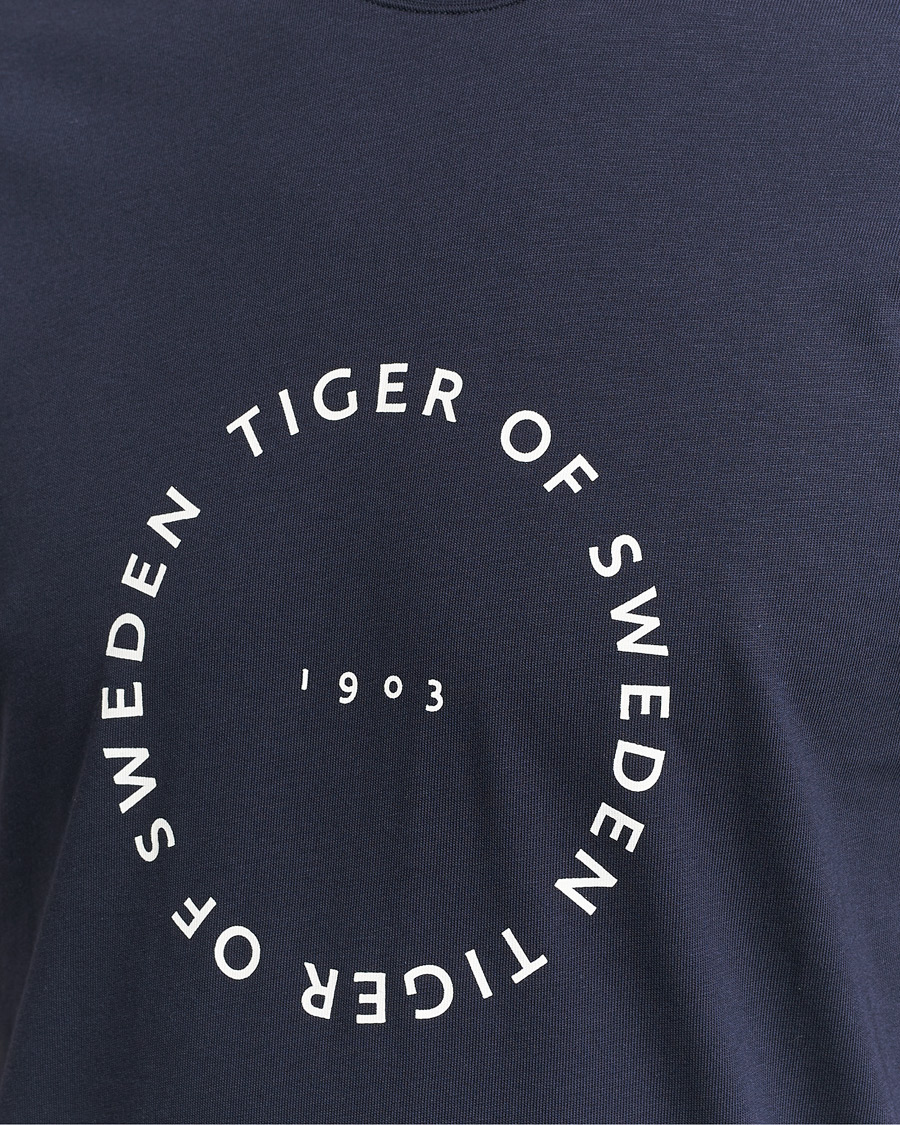 Uomini | T-shirt | Tiger of Sweden | Dillan Crew Neck Logo T-Shirt Light Ink