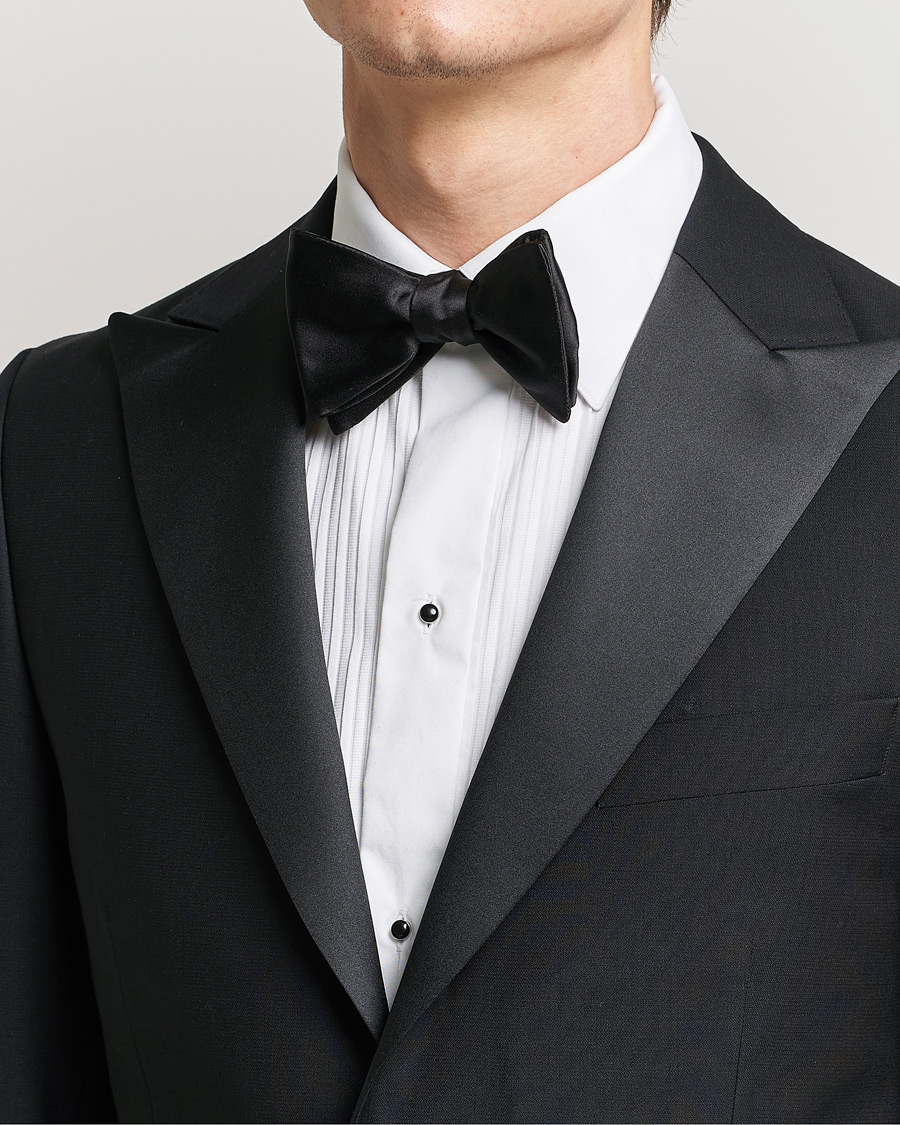 Uomini | Eton Pre-Tied Silk Bow Tie Black | Eton | Pre-Tied Silk Bow Tie Black