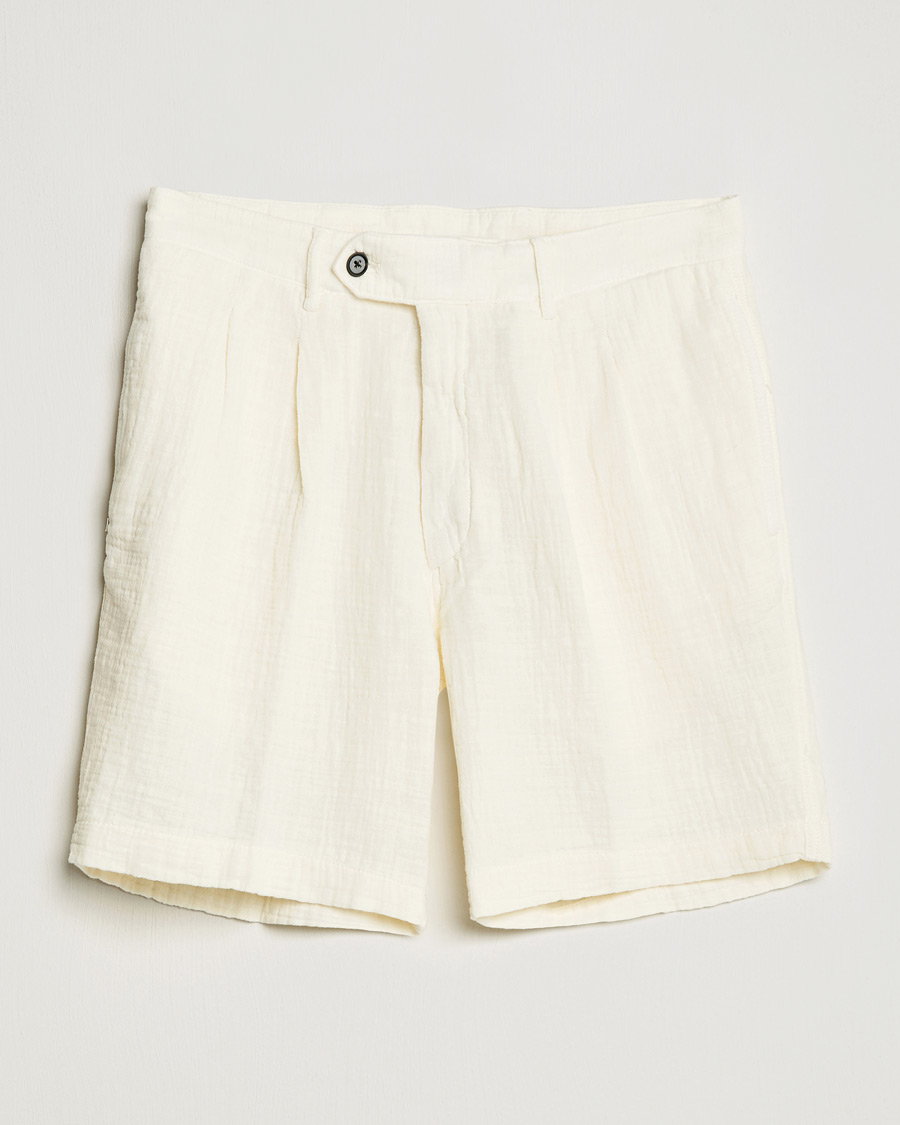 Uomini | Pantaloncini | Oscar Jacobson | Tanker Pleated Crepe Cotton Shorts White