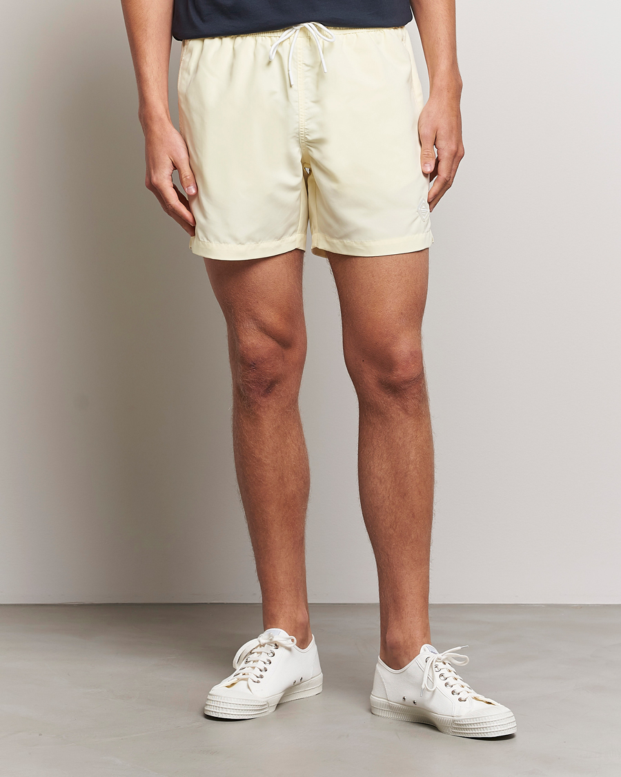 Uomini | Costumi da bagno | J.Lindeberg | Banks Solid Swimshorts Pear Sorbet