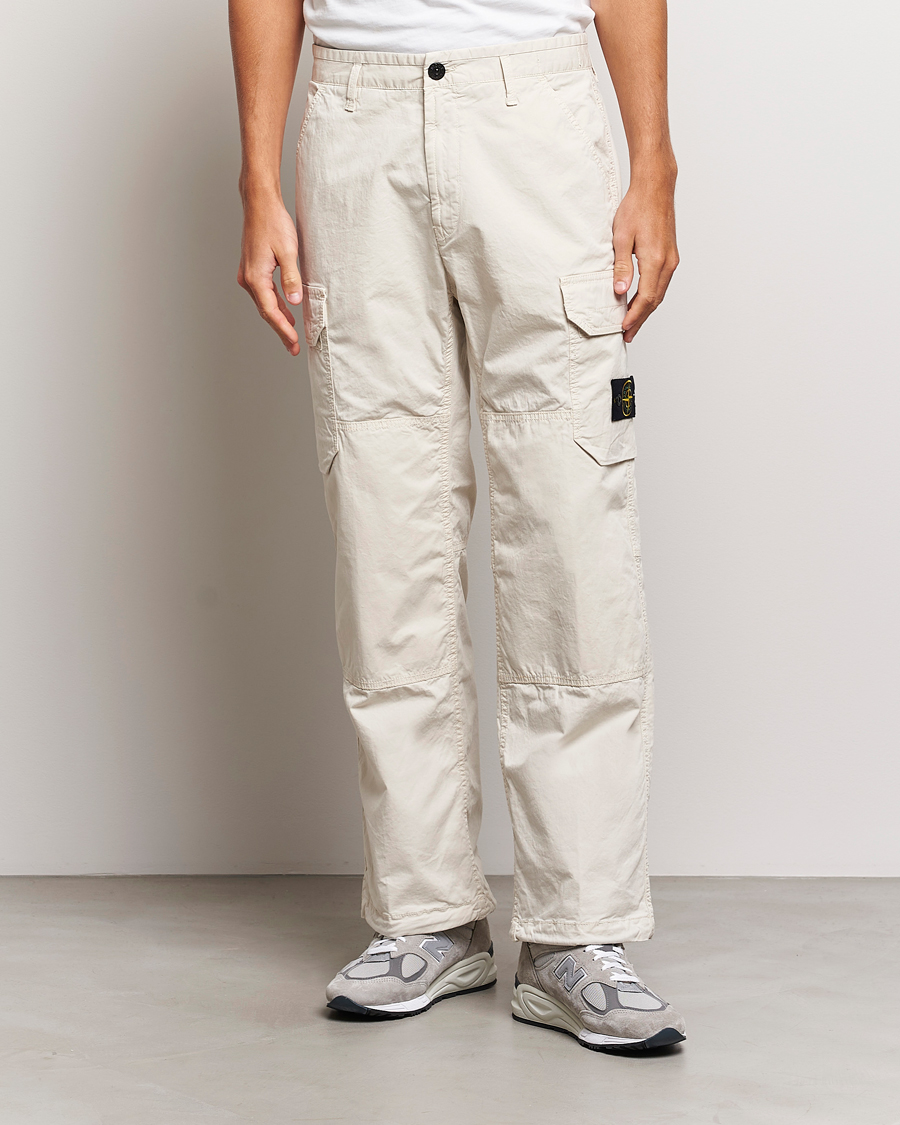 Uomini | Pantaloni | Stone Island | Stretch Cotton Gabardine Cargo Pants Plaster