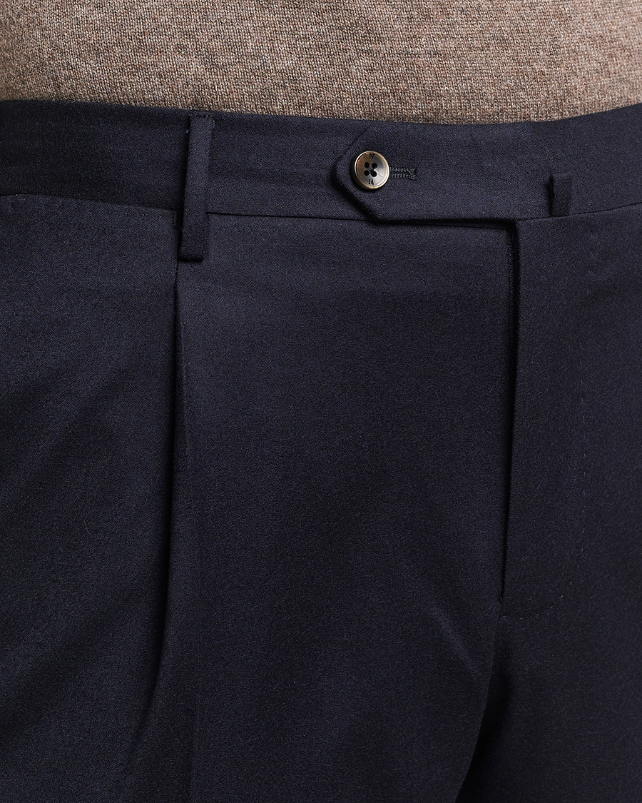 Uomini | Pantaloni | PT01 | Slim Fit Pleated Flannel Trousers Navy