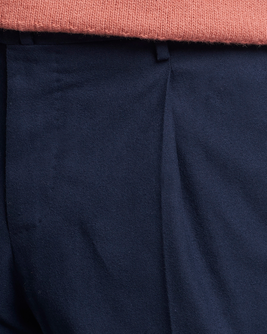 Uomini | Pantaloni | PT01 | Slim Fit Pleated Cotton Flannel Trousers Navy