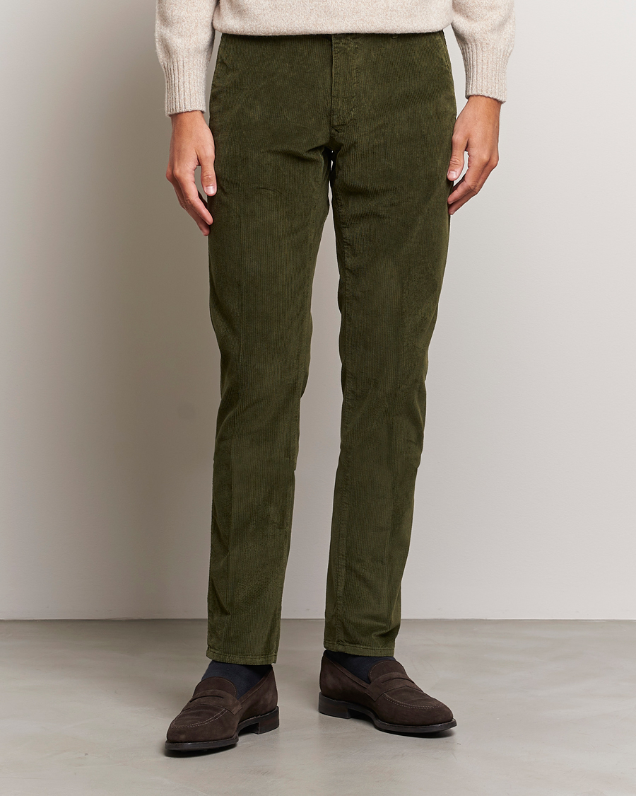 Uomini | Pantaloni | Incotex | Slim Fit Leisure Cord Slacks Forest Green