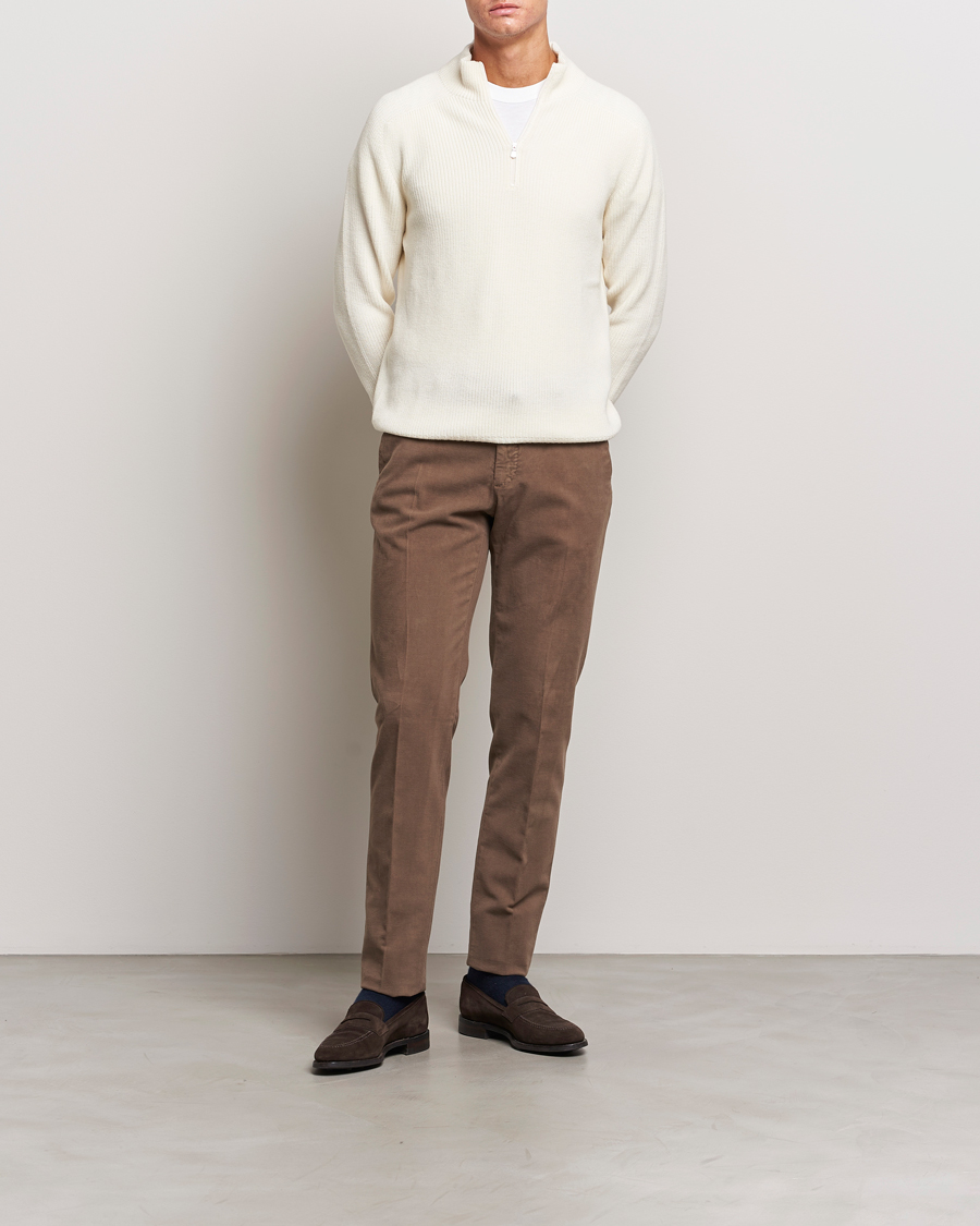 Uomini | Pantaloni | Incotex | Slim Fit Luxury Moleskine Trousers Taupe