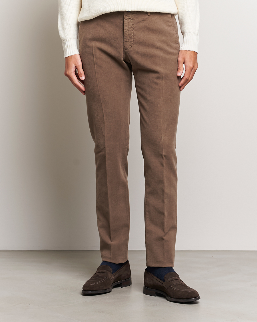 Uomini | Pantaloni | Incotex | Slim Fit Luxury Moleskine Trousers Taupe