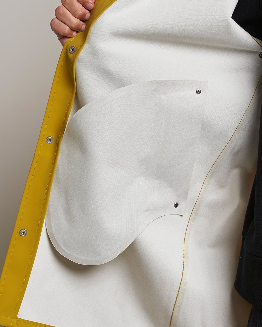 Uomini | Giacche | Stutterheim | Stockholm Raincoat Suede Gold