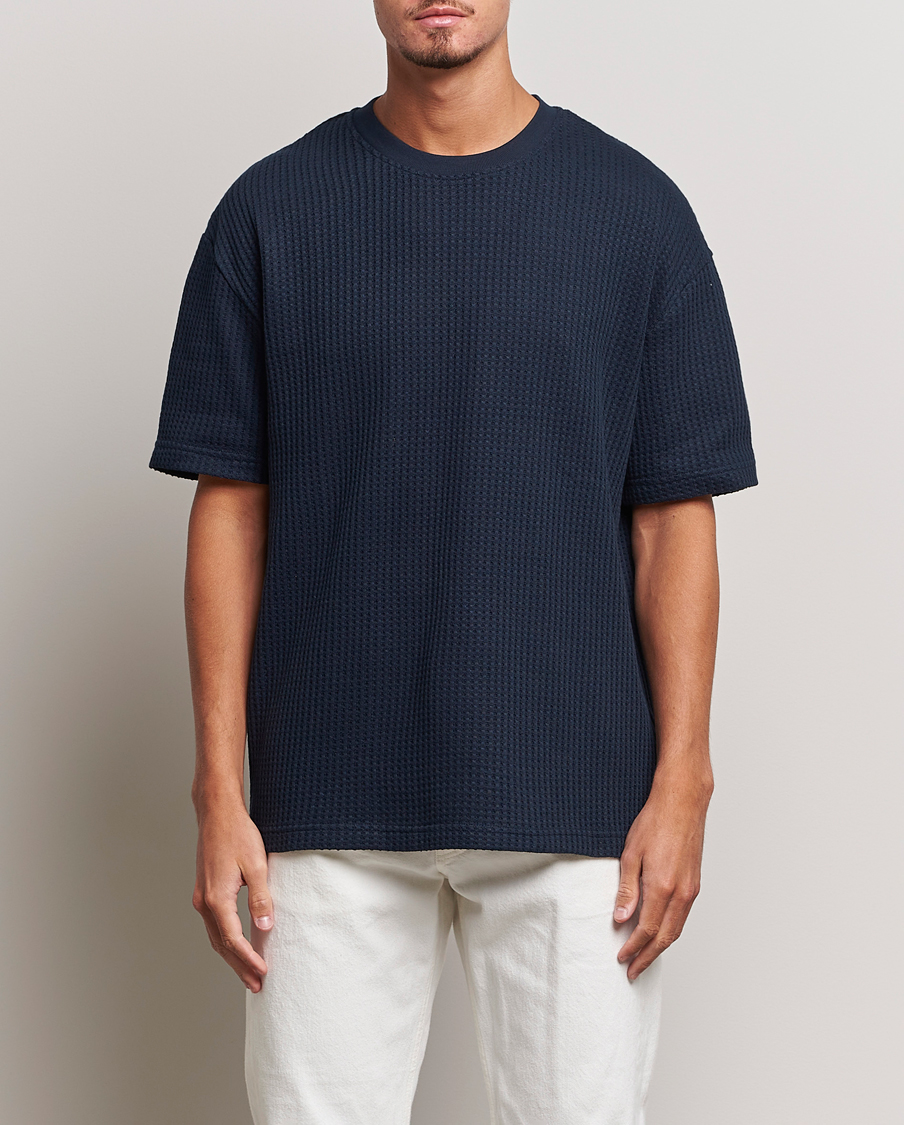 Uomini | T-shirt | Samsøe Samsøe | Samsøe & Samsøe Dino Waffle Knitted Crew Neck T-Shirt Salute Navy