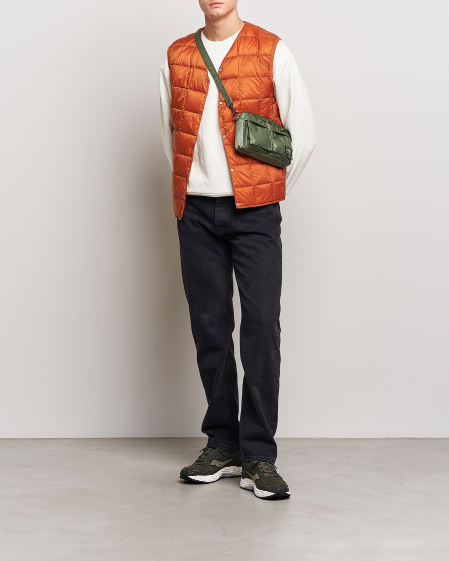 Uomini | Giacche | TAION | V-Neck Lightweight Down Vest Brick Orange