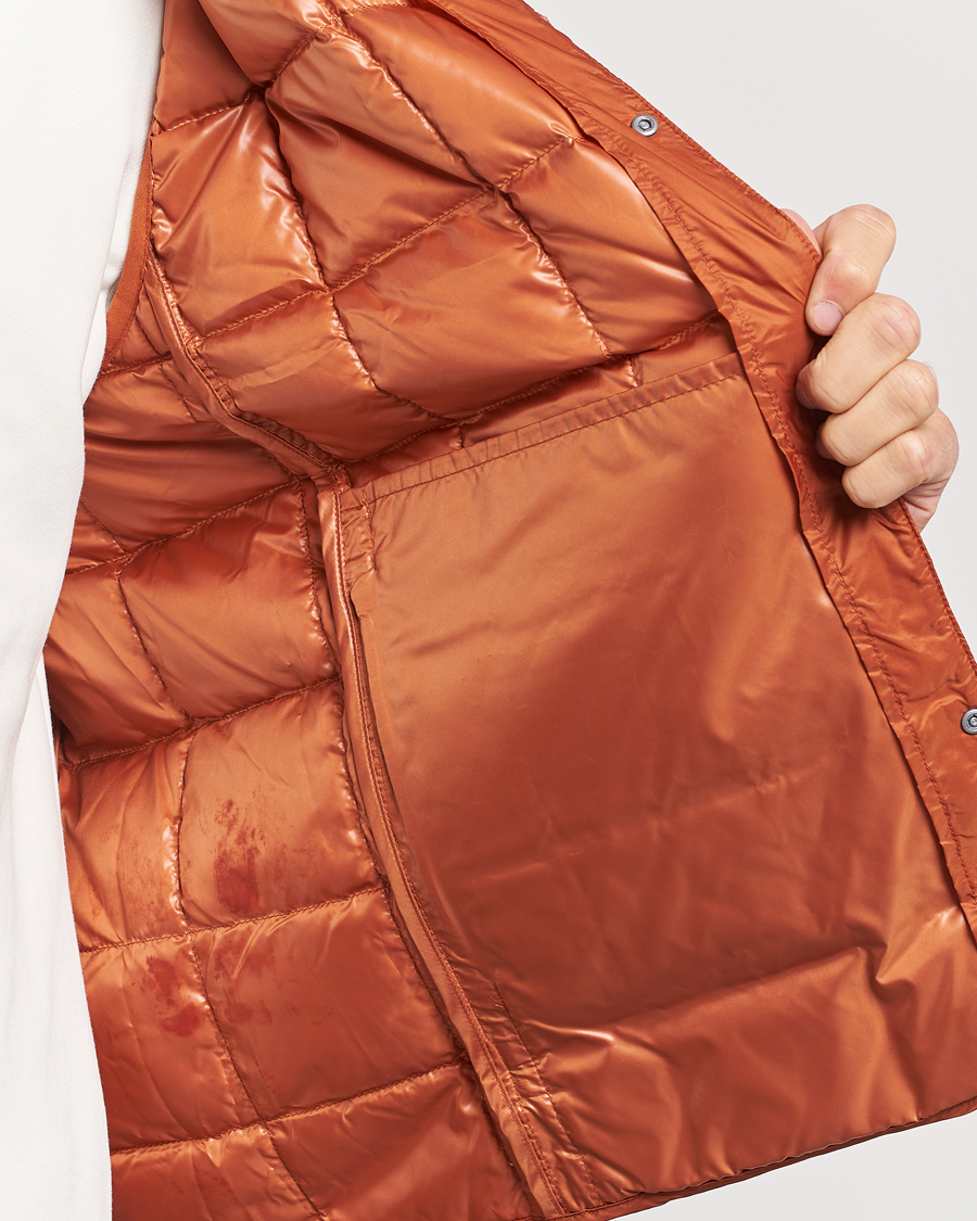 Uomini | Giacche | TAION | V-Neck Lightweight Down Vest Brick Orange