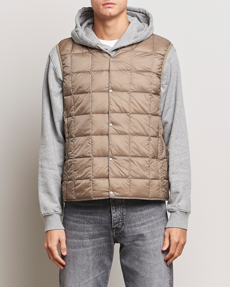 Uomini | Giacche | TAION | V-Neck Lightweight Down Vest Khaki