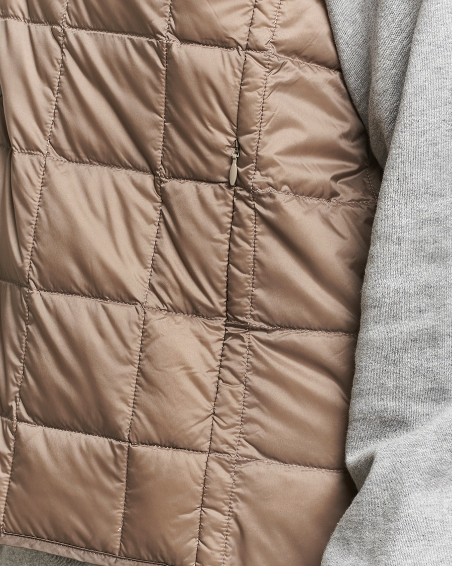 Uomini | Giacche | TAION | V-Neck Lightweight Down Vest Khaki