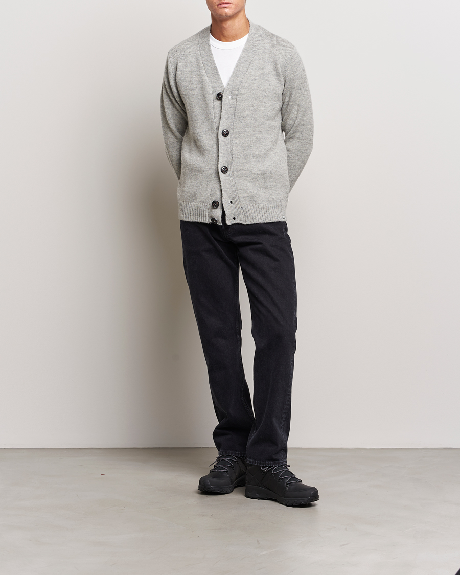 Uomini | Maglieria | Peregrine | Maker's Stitch Merino Cardigan Light Grey