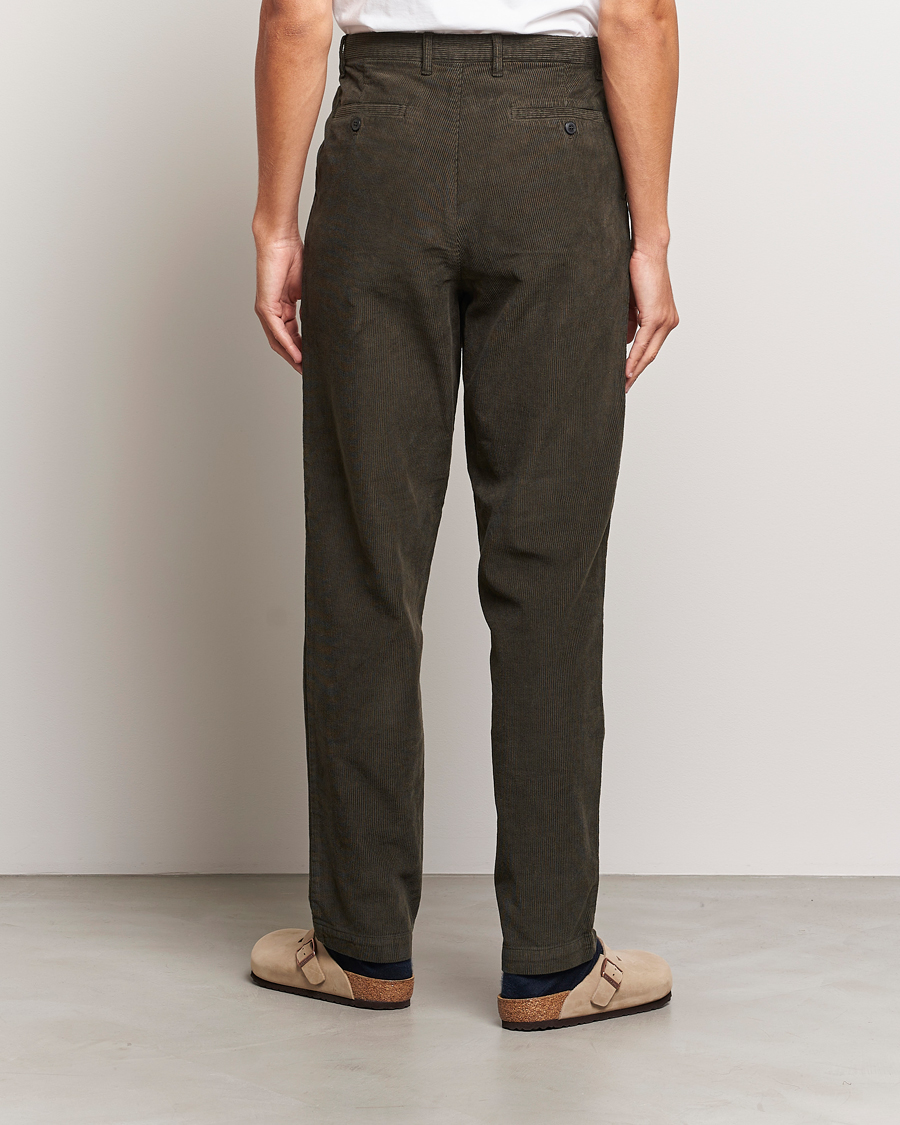 Uomini | Pantaloni | Sunspel | Corduroy Double Pleat Trousers Coffee