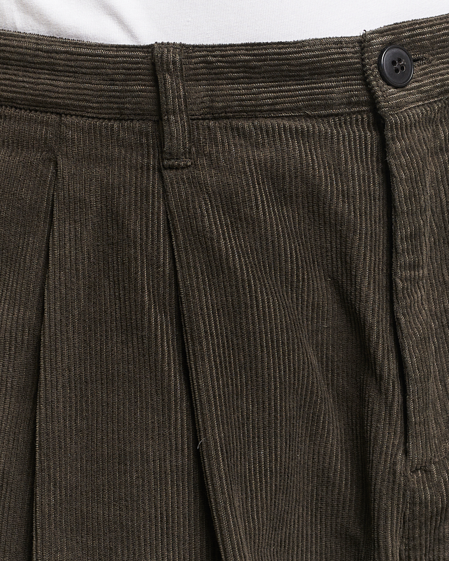 Uomini | Pantaloni | Sunspel | Corduroy Double Pleat Trousers Coffee