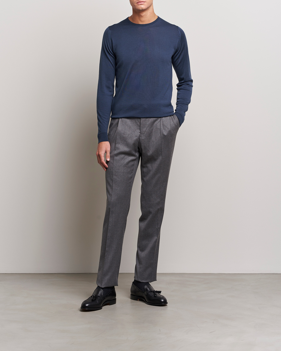 Uomini | Maglieria | John Smedley | Lundy Extra Fine Merino Crew Neck Smoke Blue