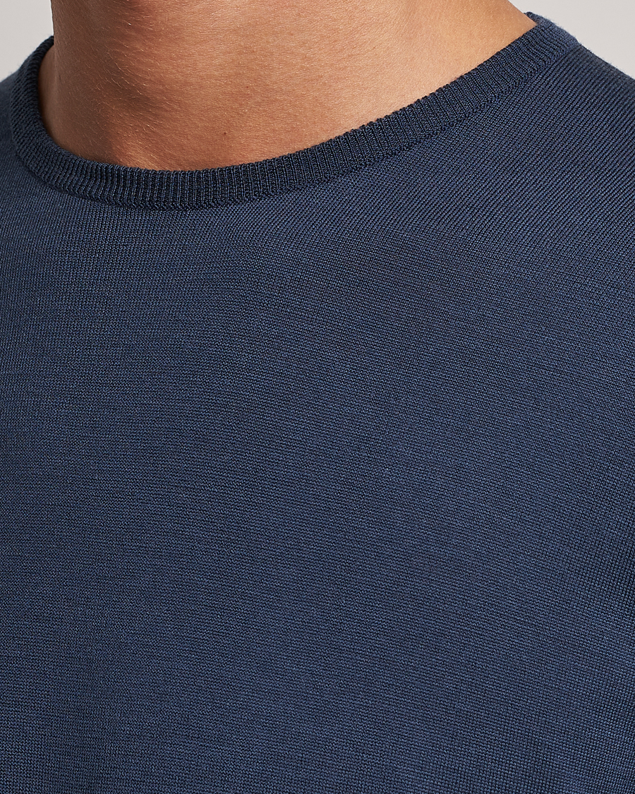 Uomini | Maglieria | John Smedley | Lundy Extra Fine Merino Crew Neck Smoke Blue