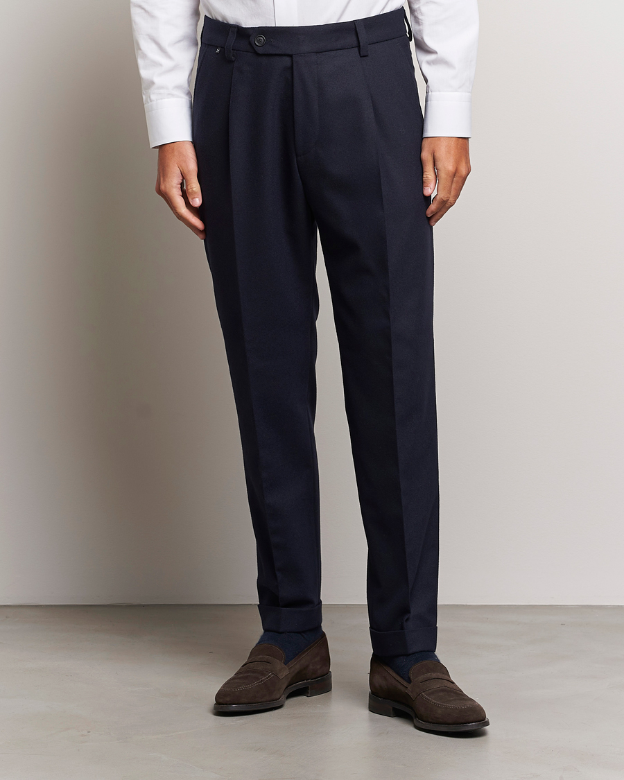 Uomini | Pantaloni | BOSS BLACK | Perin Tech Flannel Pleated Trousers Dark Blue