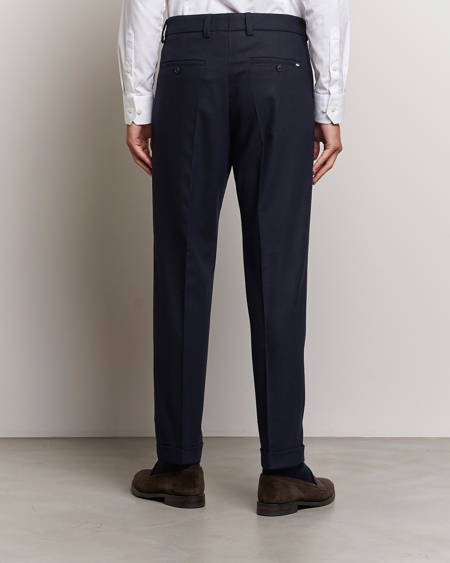 Uomini | Pantaloni | BOSS BLACK | Perin Tech Flannel Pleated Trousers Dark Blue