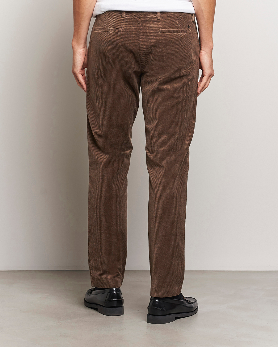 Uomini | Pantaloni | NN07 | Theo Regular Fit Corduroy Chinos Shitake