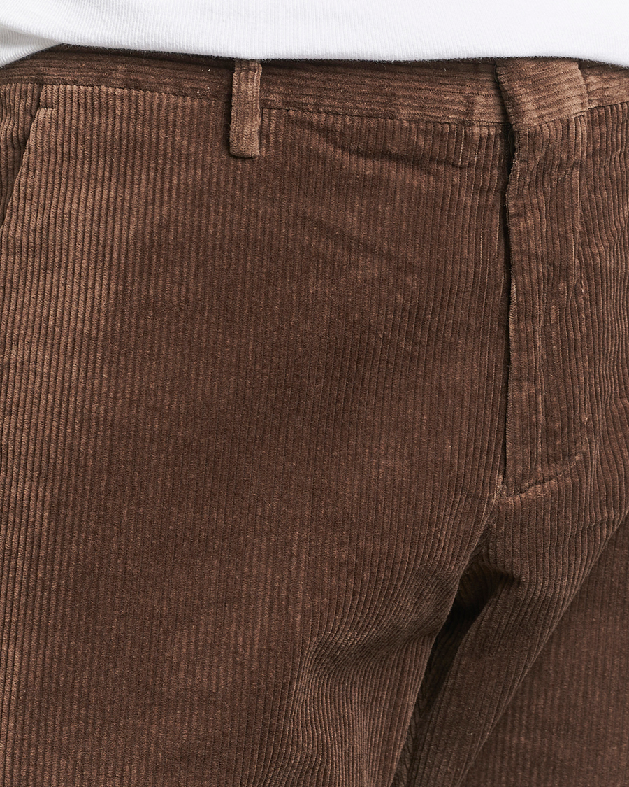 Uomini | Pantaloni | NN07 | Theo Regular Fit Corduroy Chinos Shitake