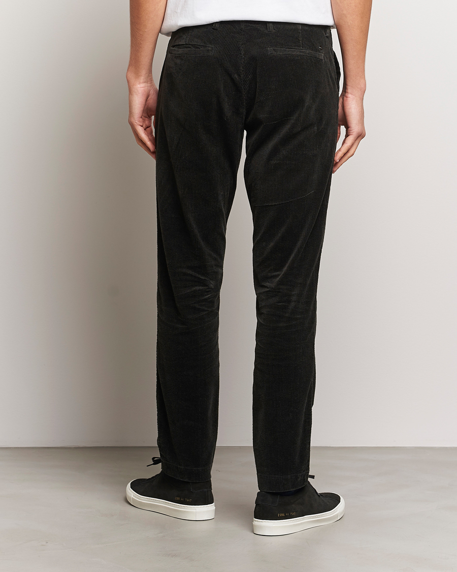 Uomini | Pantaloni | NN07 | Theo Regular Fit Corduroy Chinos Dark Army