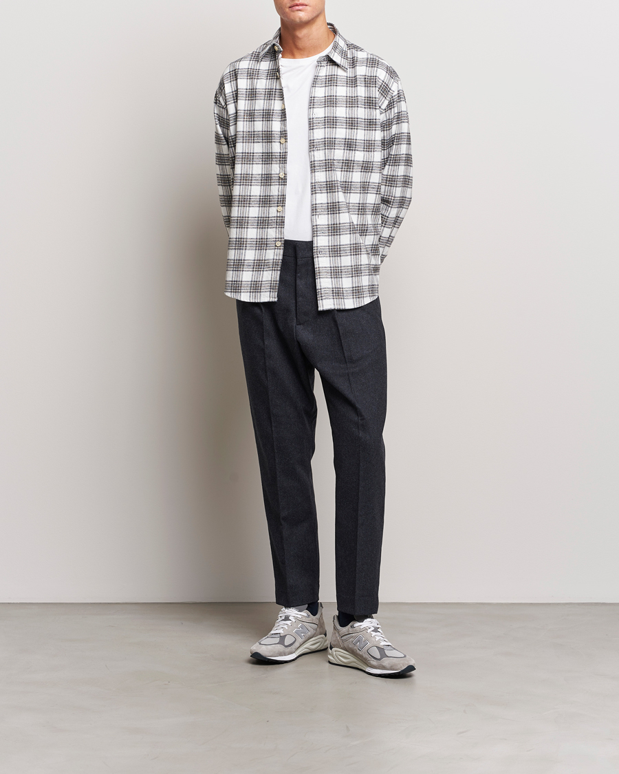 Uomini | Pantaloni | NN07 | Bill Brushed Flannel Pleated Trousers Navy Blue