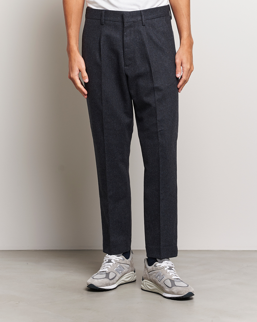 Uomini | Pantaloni | NN07 | Bill Brushed Flannel Pleated Trousers Navy Blue