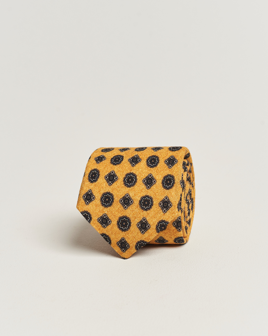 Uomini | Amanda Christensen Wool Flannel 8cm Printed Medallion Tie Yellow | Amanda Christensen | Wool Flannel 8cm Printed Medallion Tie Yellow