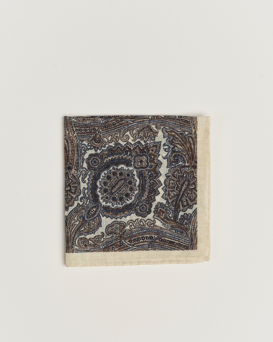 Uomini | Amanda Christensen Wool Printed Large Paisley Pocket Square White | Amanda Christensen | Wool Printed Large Paisley Pocket Square White