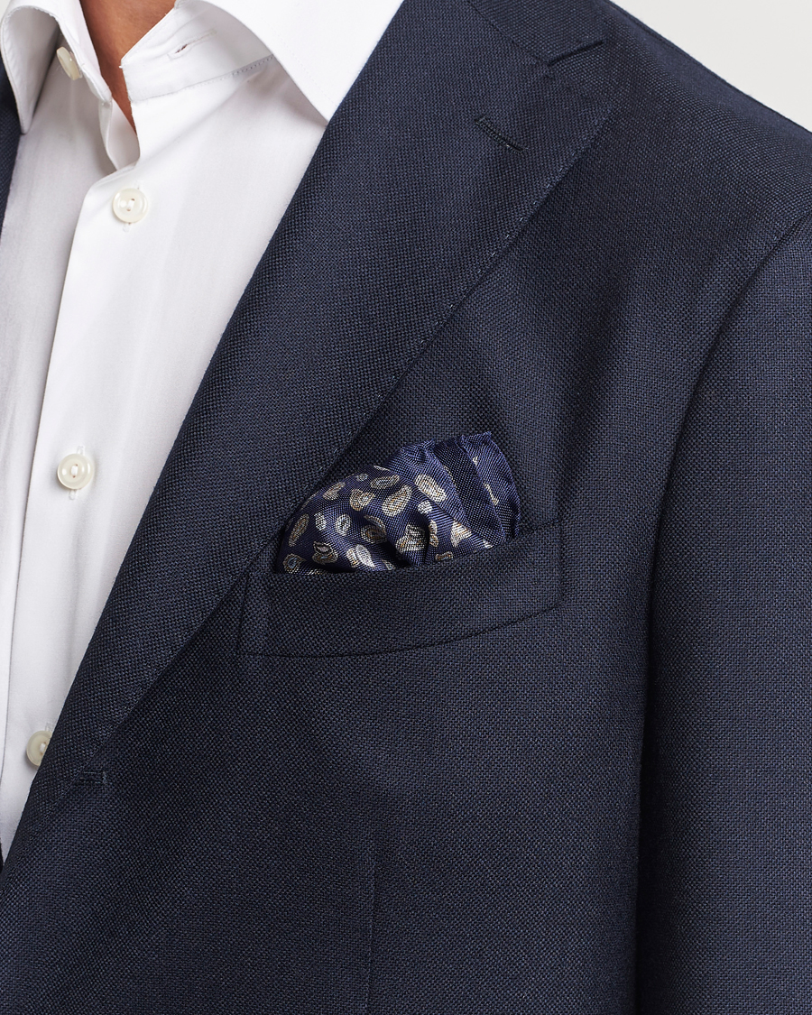 Uomini | Amanda Christensen Silk Oxford Printed Paisley Pocket Square Navy | Amanda Christensen | Silk Oxford Printed Paisley Pocket Square Navy