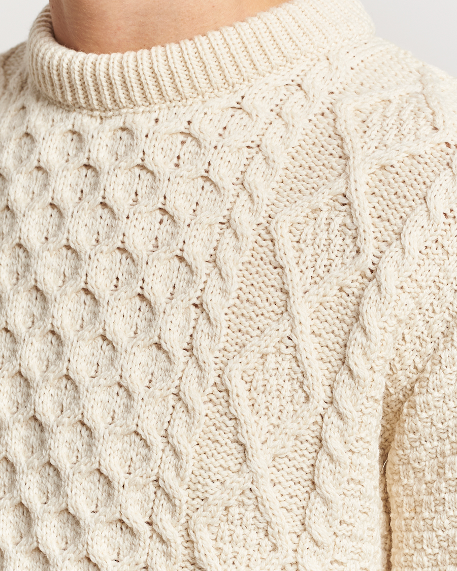 Uomini | Maglieria | Gloverall | Merino Wool Aran Cable Knitted Crew Neck Ecru