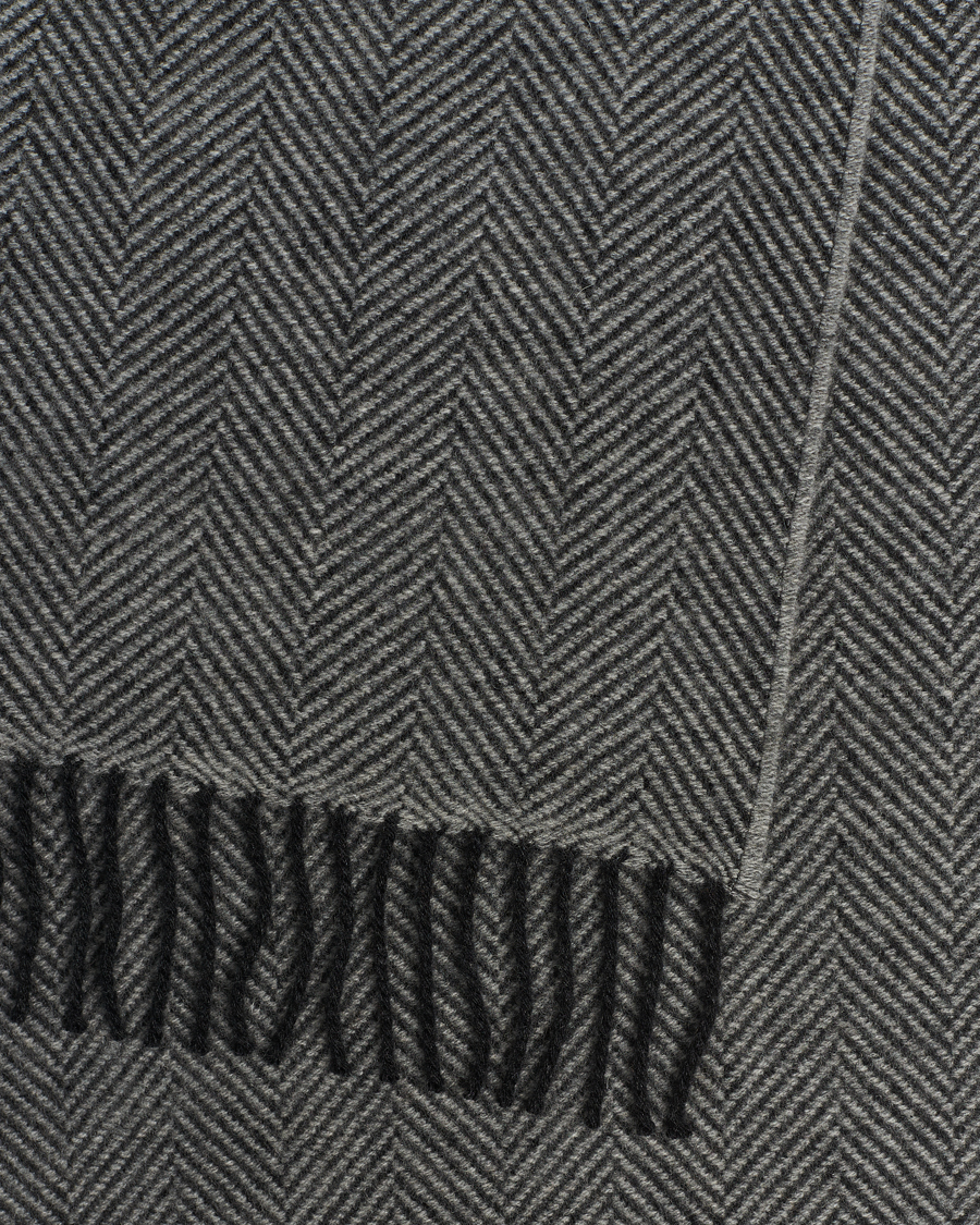 Uomini | Begg & Co Herringbone Cashmere Scarf 30*170cm Grey | Begg & Co | Herringbone Cashmere Scarf 30*170cm Grey