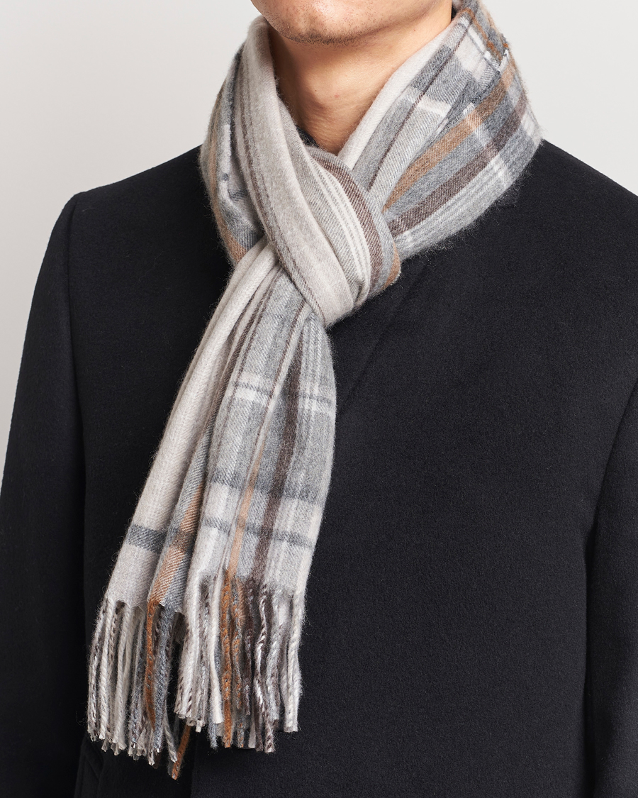 Uomini | Begg & Co Striped/Checked Cashmere Scarf 36*183cm Natural Grey | Begg & Co | Striped/Checked Cashmere Scarf 36*183cm Natural Grey