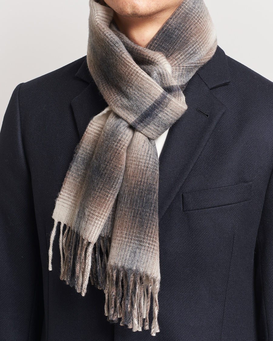 Uomini | Begg & Co Wool/Cashmere Shadow Check Scarf 32*180cm Natural Grey | Begg & Co | Wool/Cashmere Shadow Check Scarf 32*180cm Natural Grey