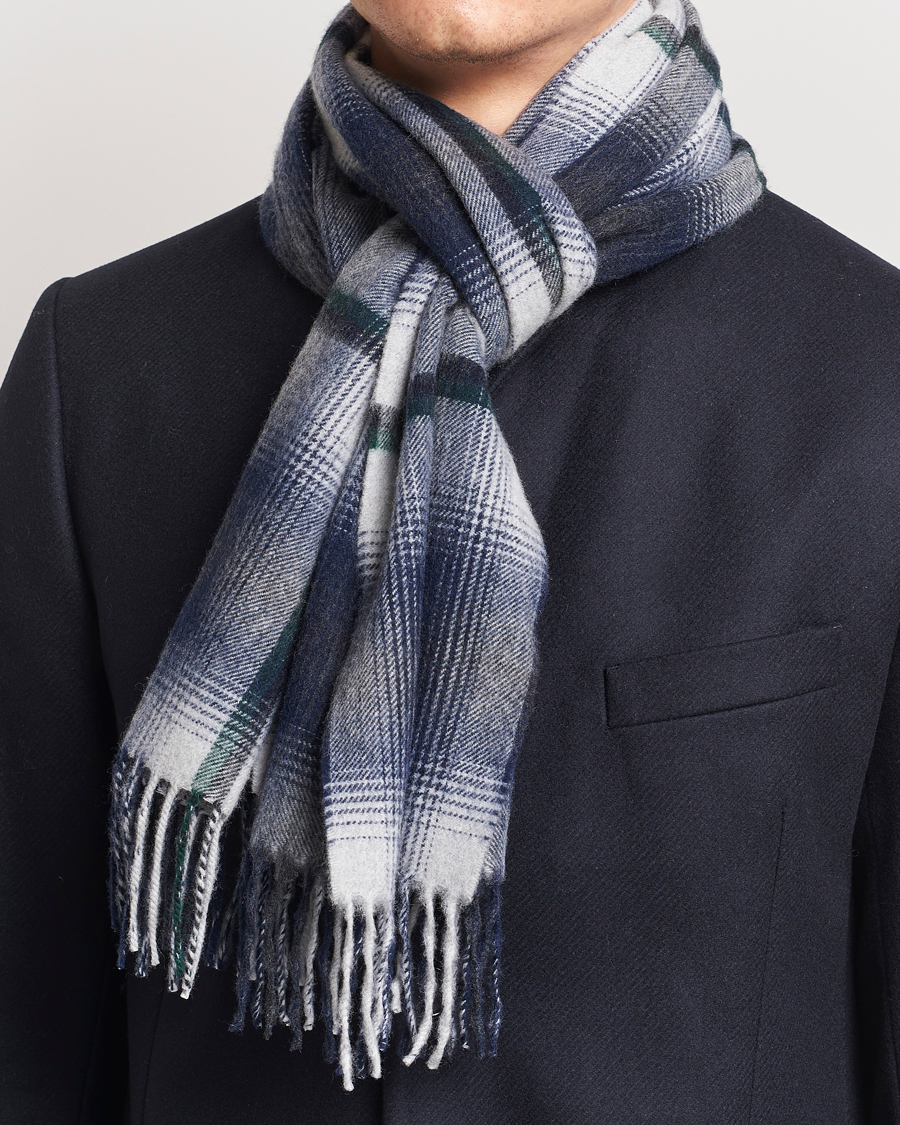 Uomini | Begg & Co Wool/Cashmere Shadow Check Scarf 32*180cm Silver/Navy | Begg & Co | Wool/Cashmere Shadow Check Scarf 32*180cm Silver/Navy