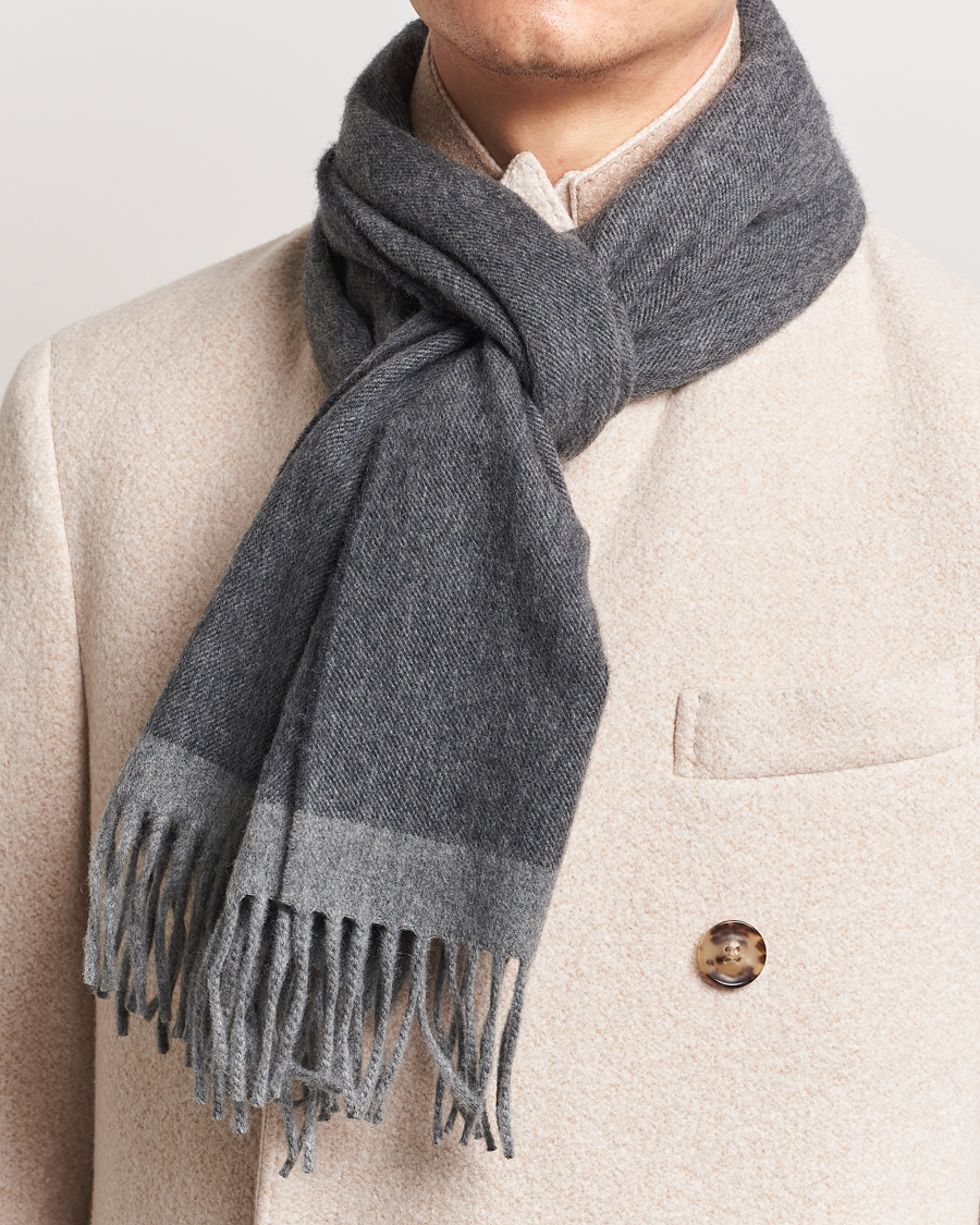 Uomini | Begg & Co Solid Board Wool/Cashmere Scarf Flannel Charcoal | Begg & Co | Solid Board Wool/Cashmere Scarf Flannel Charcoal