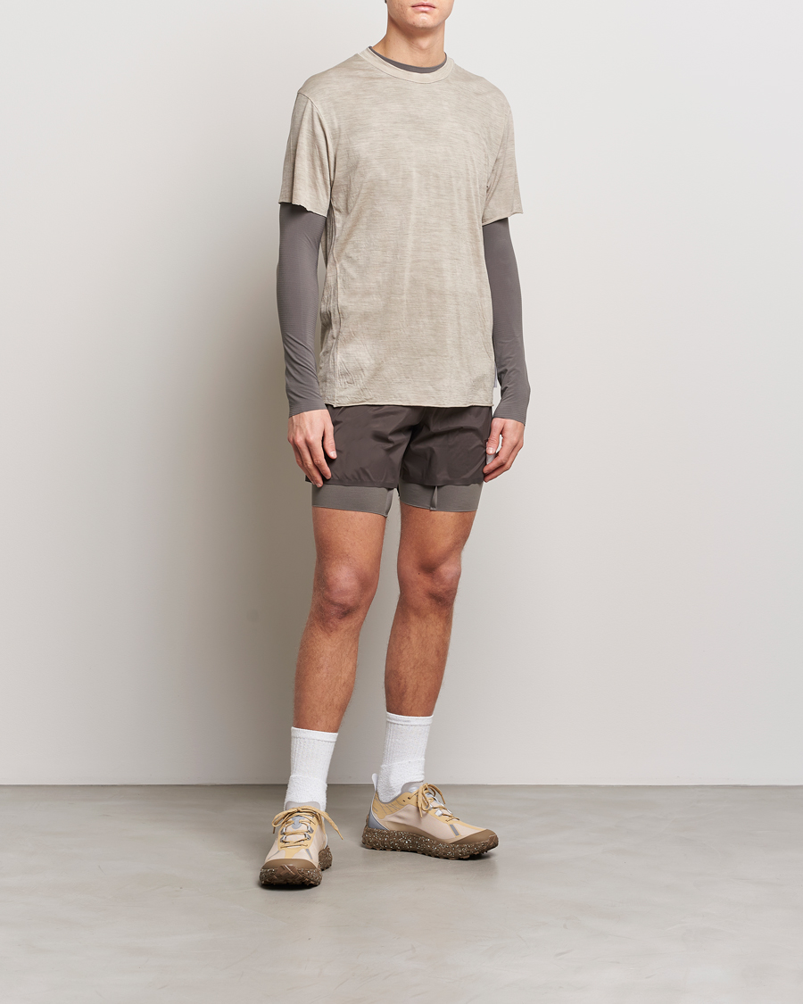Uomini | Pantaloncini | Satisfy | CoffeeThermal 8 Inch Shorts Quicksand