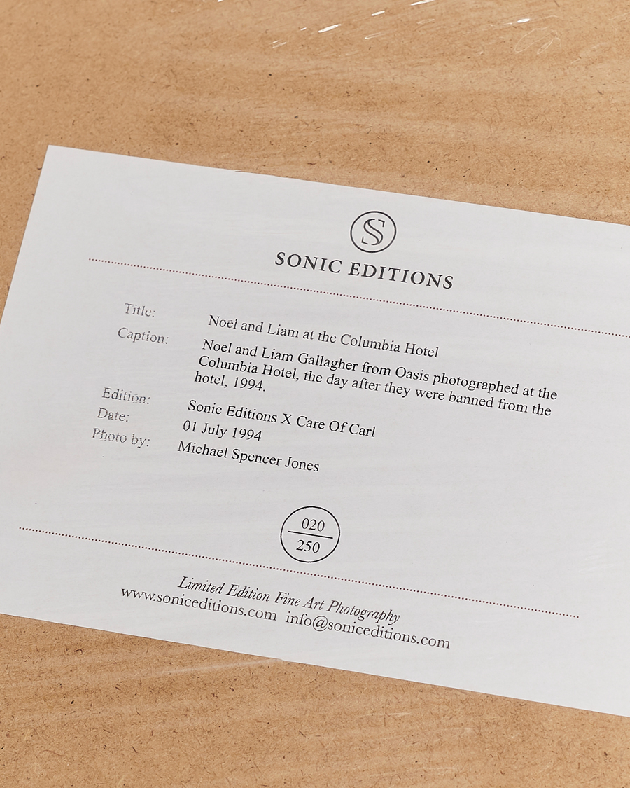 Uomini | Poster | Sonic Editions | Framed Noel & Liam At The Hotel
