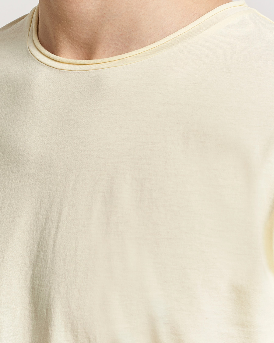 Uomini | T-shirt | Filippa K | Roll Neck Crew Neck T-Shirt Soft Yellow