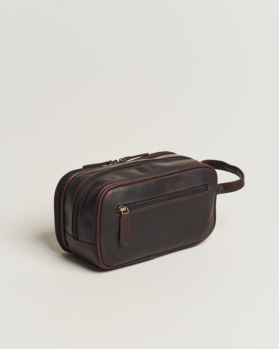 Uomini | Loake 1880 Dartmouth Leather Washbag Dark Brown | Loake 1880 | Dartmouth Leather Washbag Dark Brown