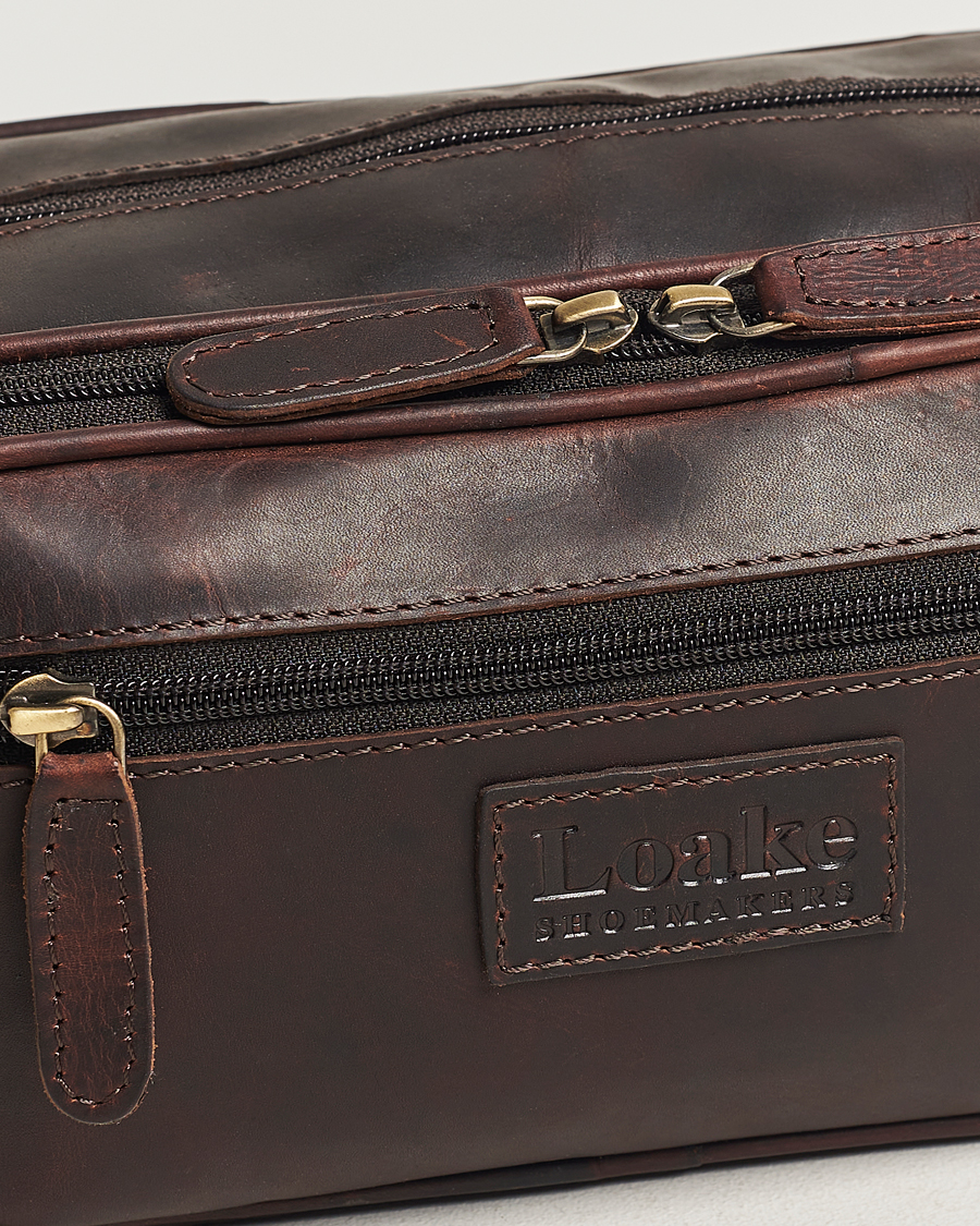 Uomini | Loake 1880 Dartmouth Leather Washbag Dark Brown | Loake 1880 | Dartmouth Leather Washbag Dark Brown