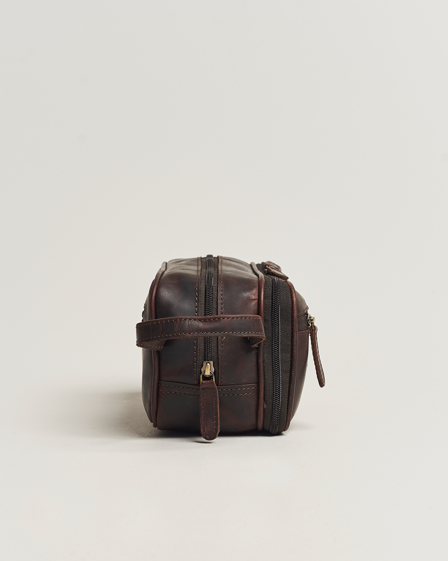 Uomini | Loake 1880 Dartmouth Leather Washbag Dark Brown | Loake 1880 | Dartmouth Leather Washbag Dark Brown