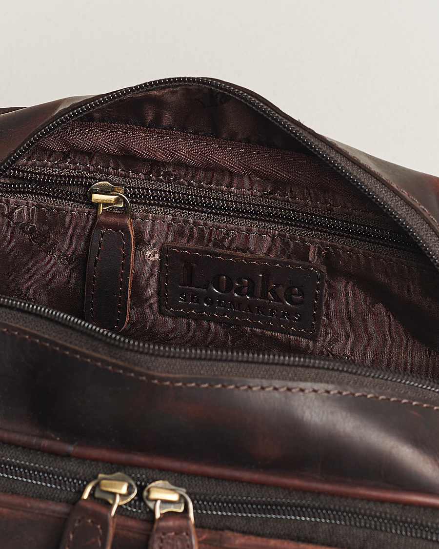 Uomini | Loake 1880 Dartmouth Leather Washbag Dark Brown | Loake 1880 | Dartmouth Leather Washbag Dark Brown