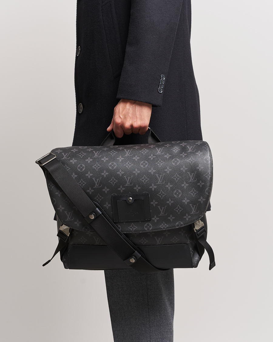 Uomini | Louis Vuitton Pre-Owned Messenger Voyager MM Bag Monogram Eclipse | Louis Vuitton Pre-Owned | Messenger Voyager MM Bag Monogram Eclipse