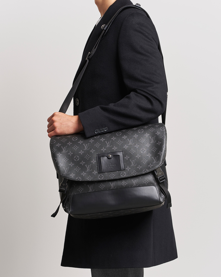 Uomini | Louis Vuitton Pre-Owned Messenger Voyager MM Bag Monogram Eclipse | Louis Vuitton Pre-Owned | Messenger Voyager MM Bag Monogram Eclipse