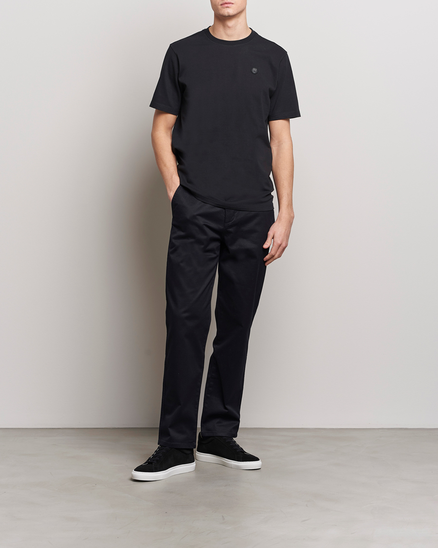 Uomini | T-shirt | KnowledgeCotton Apparel | Loke Badge T-Shirt Jet Black