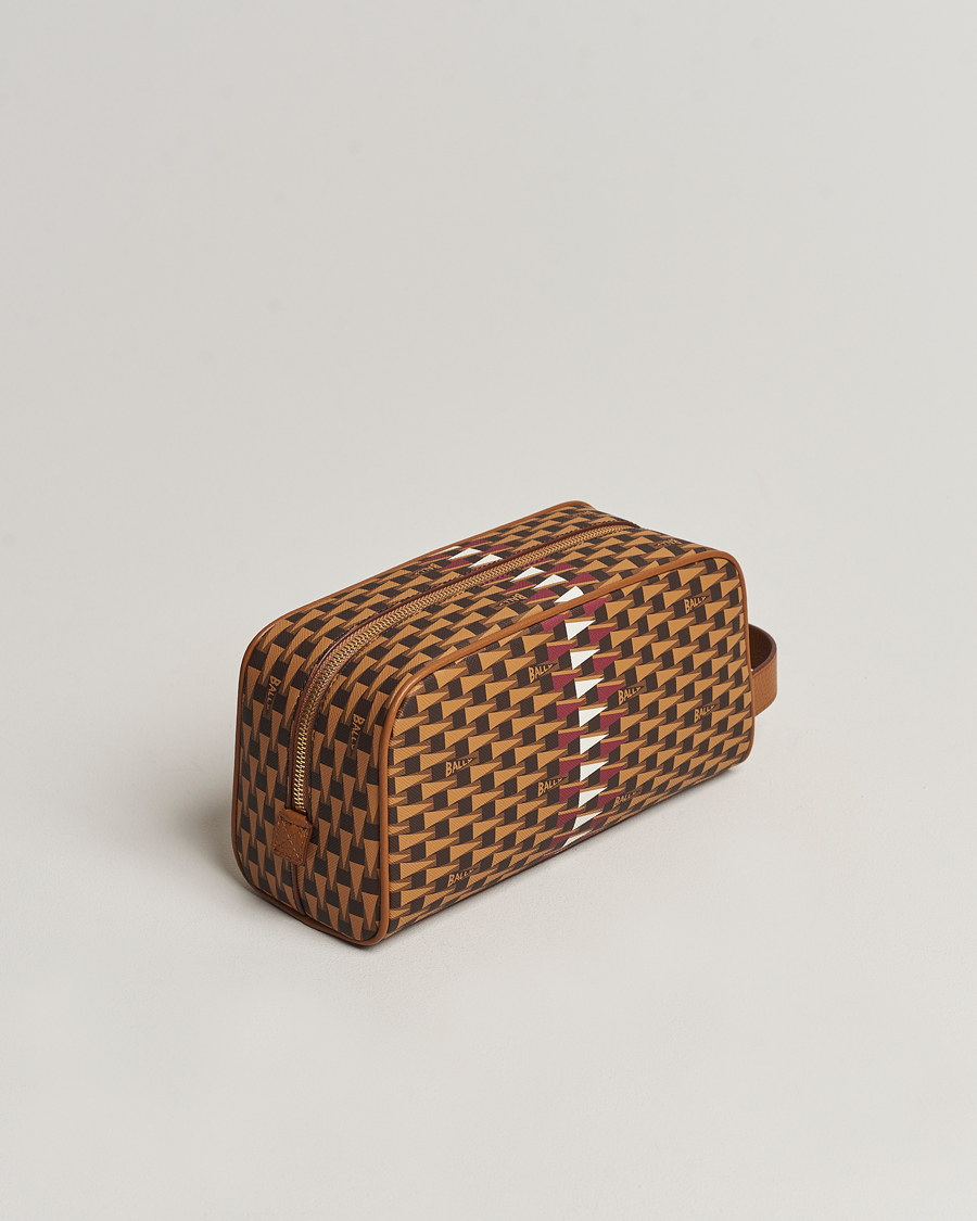 Uomini | Bally Pennant Monogram Leather Washbag Brown | Bally | Pennant Monogram Leather Washbag Brown