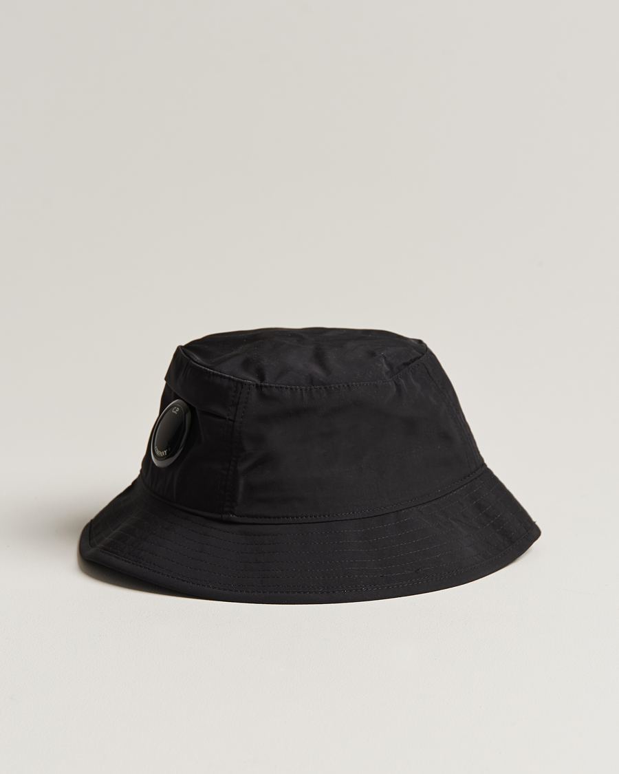 Uomini | C.P. Company Chrome R Bucket Hat Black | C.P. Company | Chrome R Bucket Hat Black
