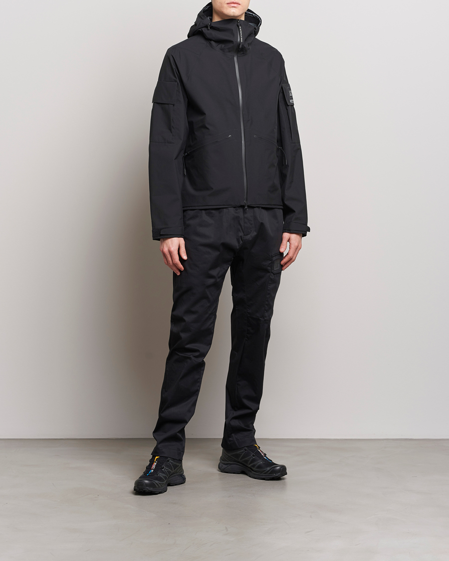 Uomini | Pantaloni | C.P. Company | Metropolis Gabardine Stretch Satin Cargo Trousers Black